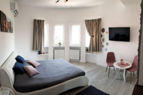 Sunny Central Suite